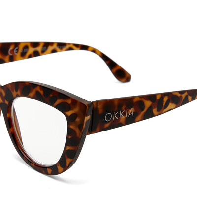 OKKIA Reading Claudia Big Cat Eye tortoise