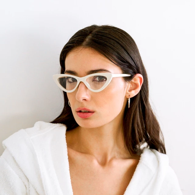 OKKIA Adriana lettura White whisper