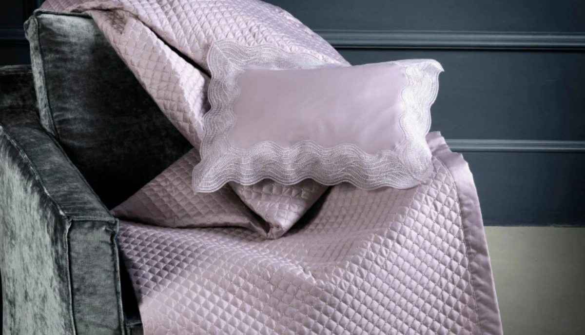 Il valore del tempo: la biancheria su misura come eredità moderna