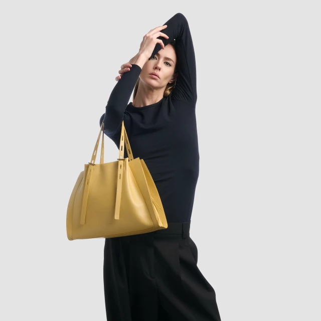 OKKIA PAULETTE IN VITELLO LISCIO Banana