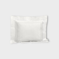 DEA Biancheria da letto GUBBIO  FEDERA 4 VOLANTS (RASO DI COTONE RICAMATO)   white/silver grey