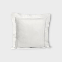 DEA Biancheria da letto GUBBIO  FEDERA 4 VOLANTS (RASO DI COTONE RICAMATO)   white/silver grey