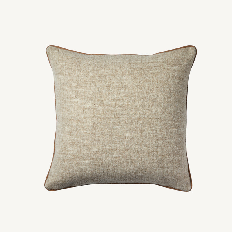 Cussion in virgin wool