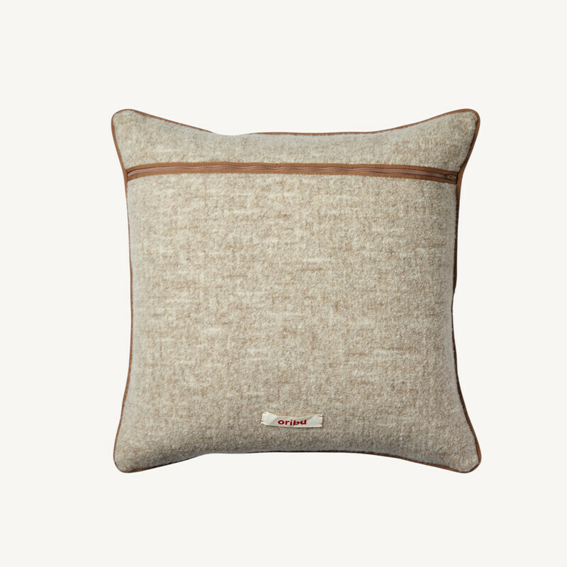 Cussion in virgin wool